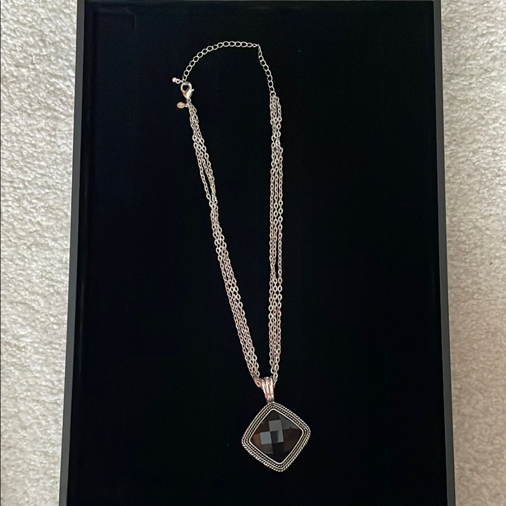 Premier Designs Elegant Silver Pendant Necklace